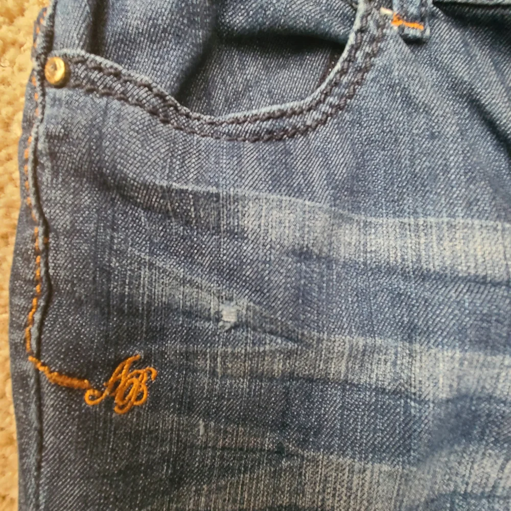 Classic Blue Women's Jeans - Picture 6 of 7